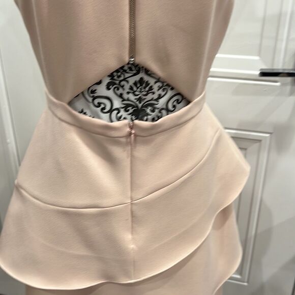 BCBGMaxazria Blush Pink Key Hole Tiered Mini Dress Size 8 NWOT - Picture 9 of 11
